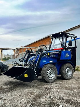 Универсальный мини-погрузчик АТ-350М