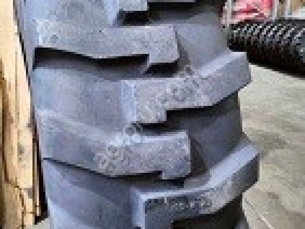 Шины 18,4-26 R4на экскаватор-погрузчик