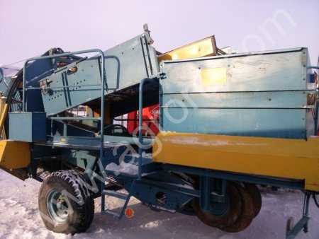 картофелеуборочный комбайн