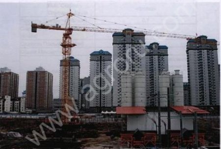 Башенный кран QTZ63